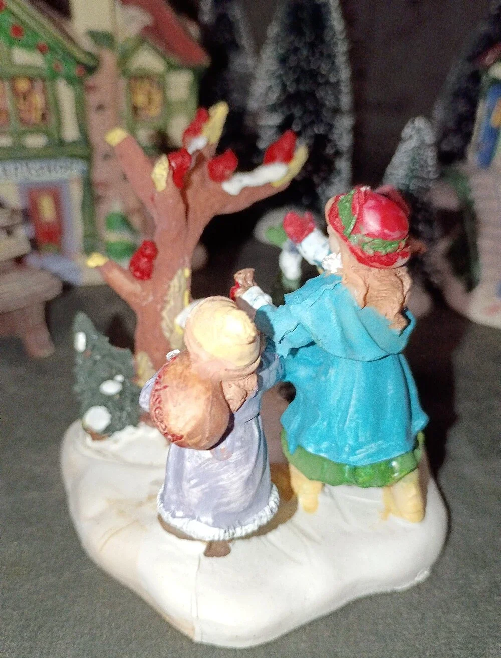 Ceramic Christmas Village 3 Buildings, 3 Figures, 7 Trees And 2 Benches EUC